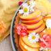 Flores comestibles en tarta de frutas