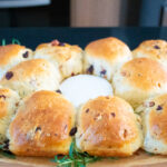 pan brioche con nueces, arándanos y romero