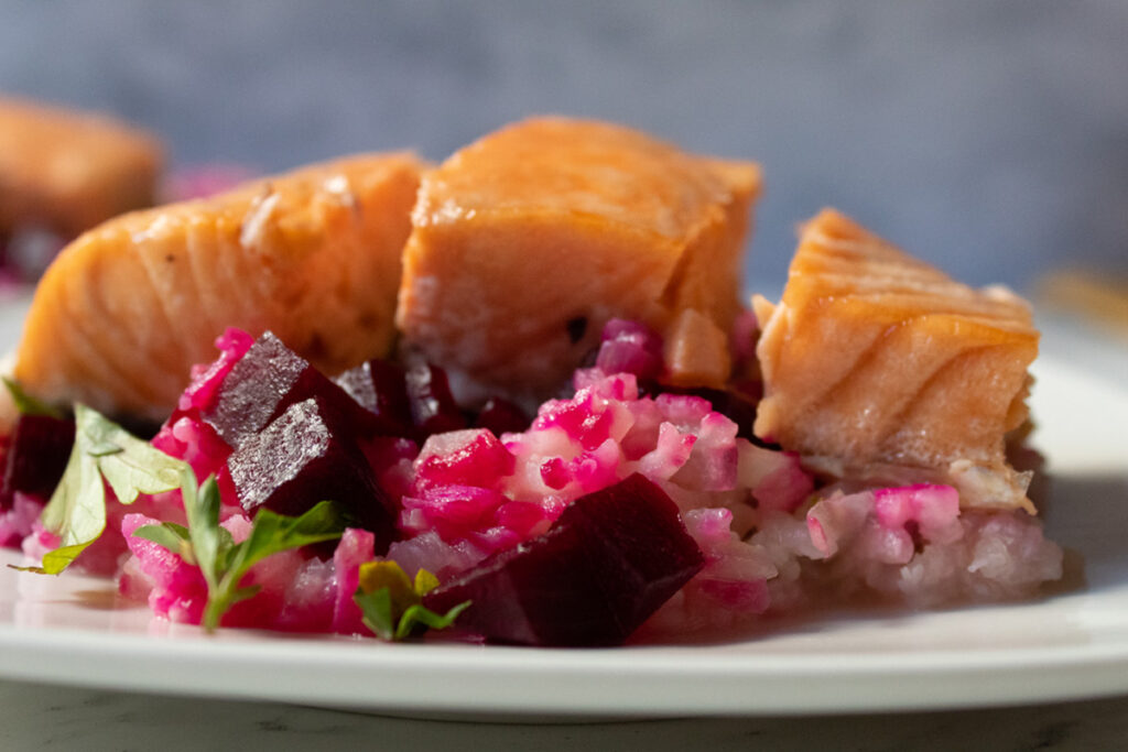 Risotto de betabel y salmón