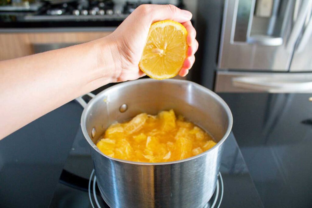 Agregaremos limón para resaltar los sabores y contrarestar el dulzor